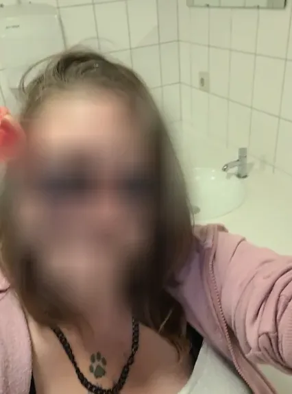 Angelika, 33