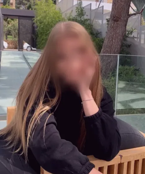 Emina, 34