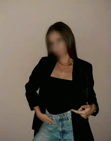 Melanie, 35