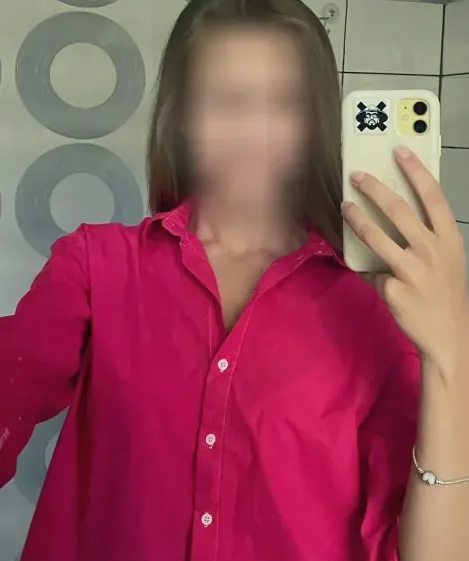 Mia, 27