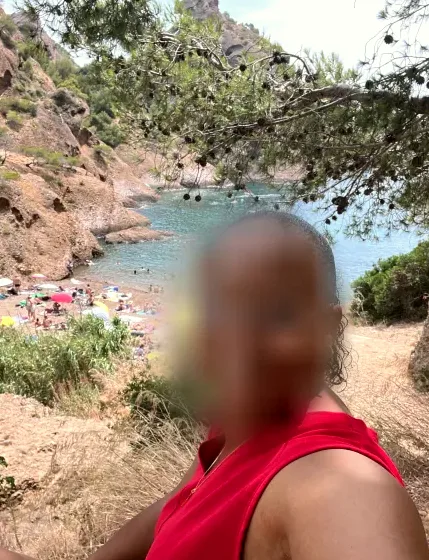 Mirela, 33