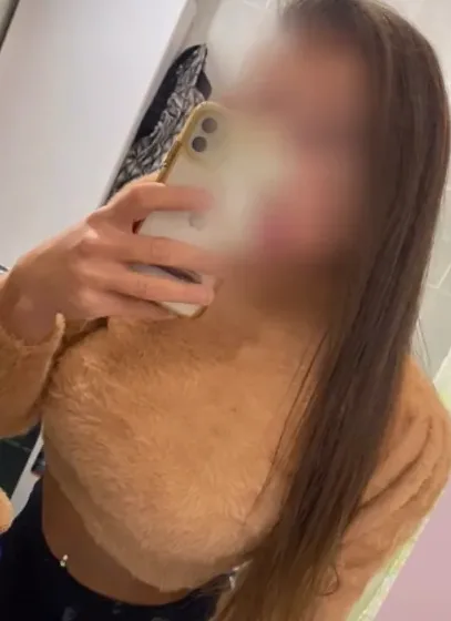Sabine, 27
